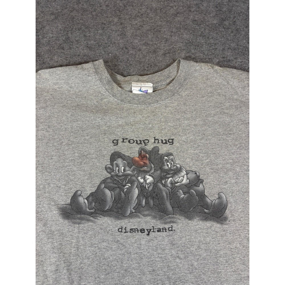 Vintage Disney Dopey Grumpy Happy Group Hug Graphic Tee Mens XL Gray Disneyland